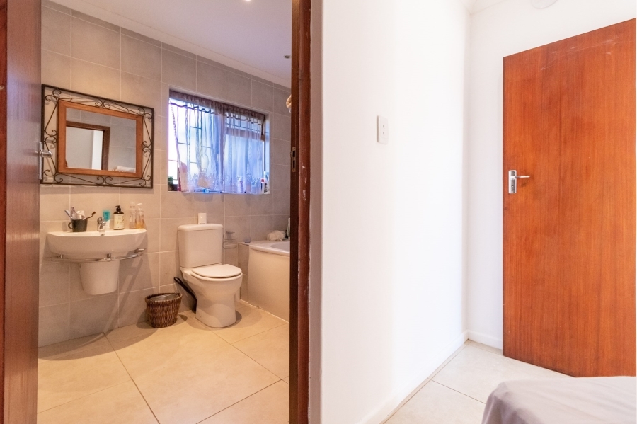 6 Bedroom Property for Sale in Capri Western Cape